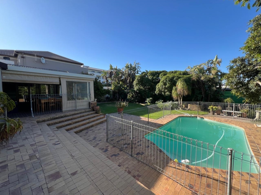 To Let 5 Bedroom Property for Rent in Table View Western Cape